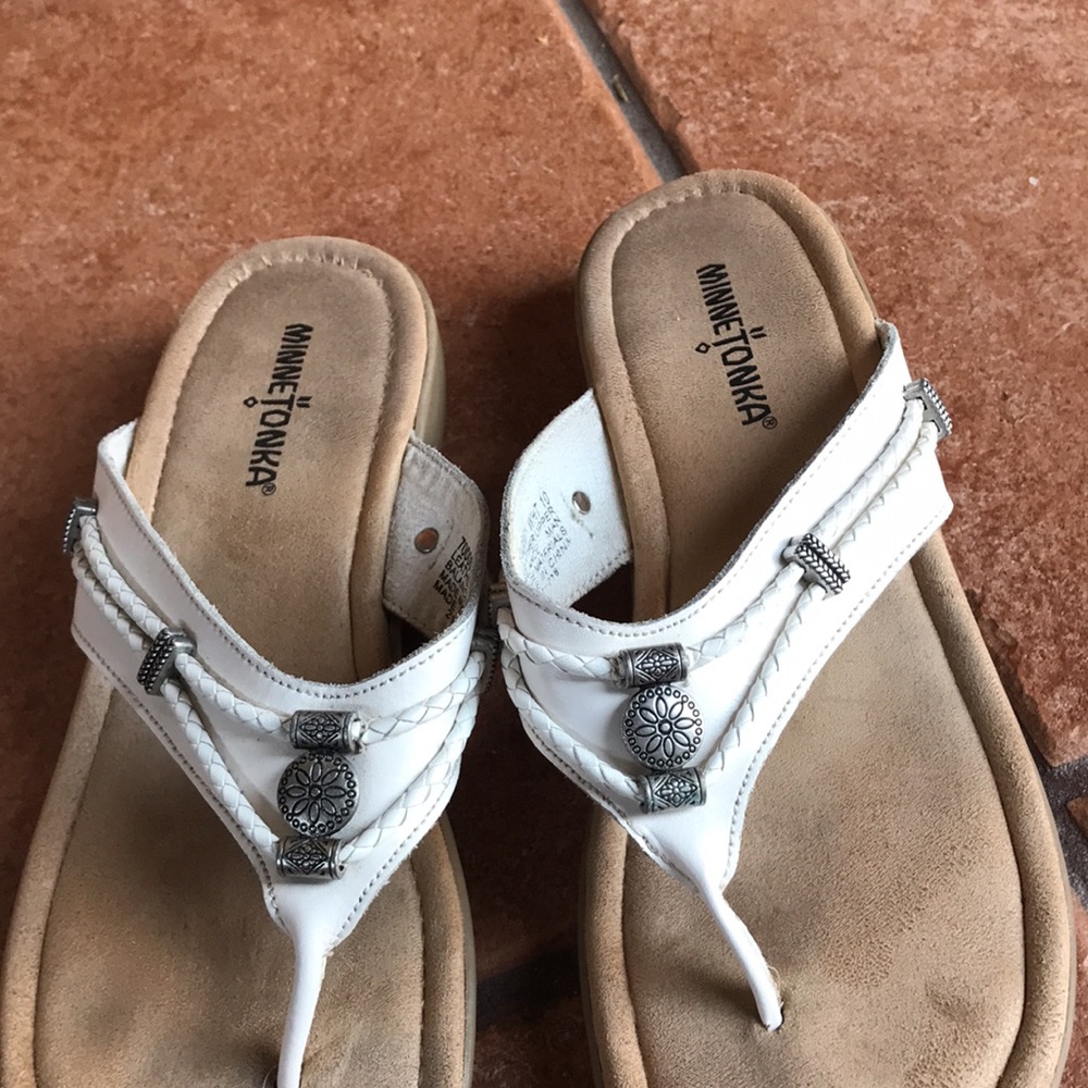 Minnetonka White Women's Sandals - Picture 4 of 13